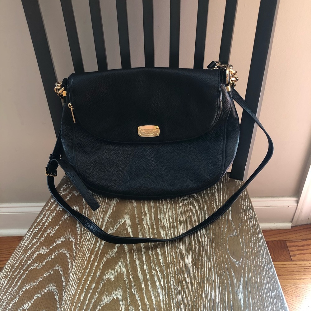 Michael Kors large crossbody purse. BLACK.
